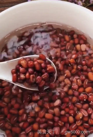 红豆粘豆包的做法步骤：1