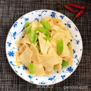 尖椒炒豆片儿的做法步骤：4