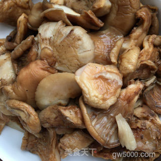 冻蘑炖排骨的做法步骤：3