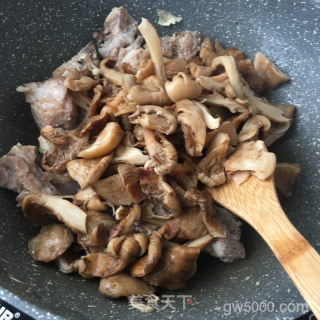 冻蘑炖排骨的做法步骤：12