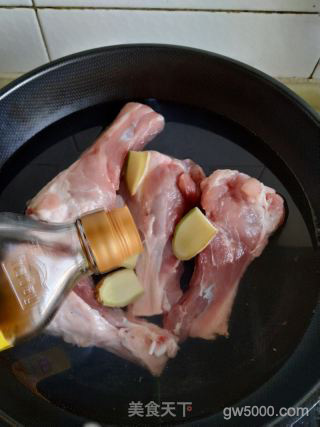 酱大骨的做法步骤：2