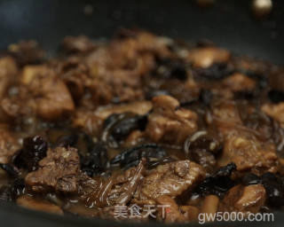 小鸡炖蘑菇的做法步骤：10