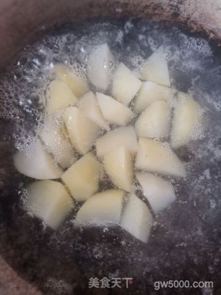少油版地三鲜的做法步骤：2
