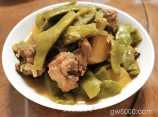 排骨焖东北扁豆的做法步骤：10