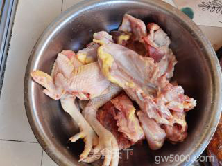 小鸡炖蘑菇的做法步骤：4