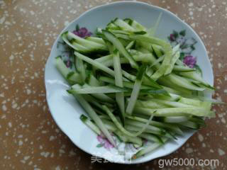 卤肉土豆丝卷饼的做法步骤：3