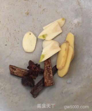 排骨焖东北扁豆的做法步骤：4