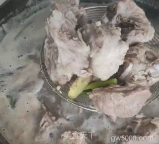 酱大骨的做法步骤：1