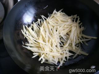 卤肉土豆丝卷饼的做法步骤：6