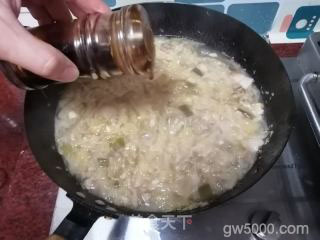 酸菜猪肉炖粉条的做法步骤：12