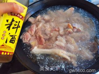 小鸡炖蘑菇的做法步骤：9