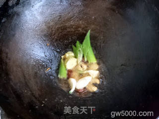 贴饼子炖小黄鱼的做法步骤：8