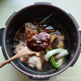 酱大骨的做法步骤：8