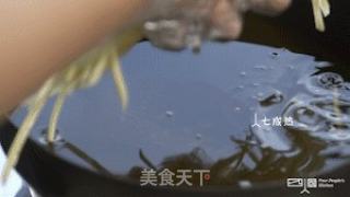 四人厨丨三丝爆豆的做法步骤：9