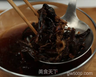 小鸡炖蘑菇的做法步骤：2