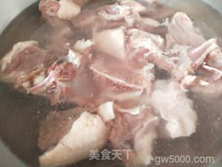 高压锅版炖大鹅的做法步骤：3