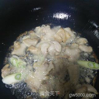 五花肉炖东北油豆的做法步骤：5