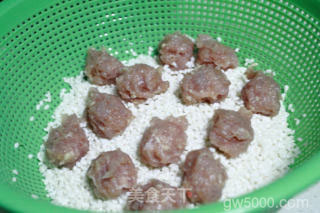 家乡特色美食：珍珠丸子的做法步骤：5