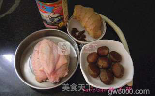 板栗烧鸡翅的做法步骤：1