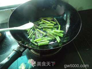 红苔菜煮鱼的做法步骤：3