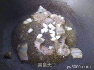 腊肉炒红菜苔的做法步骤：4