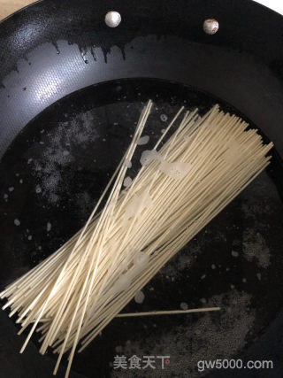 热干面的做法步骤：1