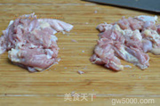 板栗香菇烧鸡腿的做法步骤：2