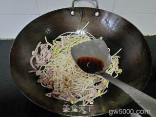 豆芽炒热干面的做法步骤：5