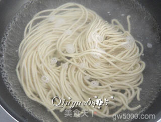 热干面的做法步骤：5