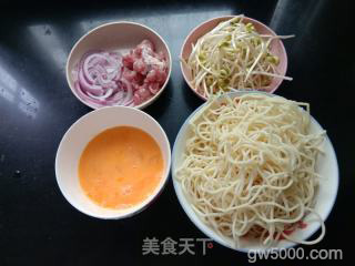豆芽炒热干面的做法步骤：1