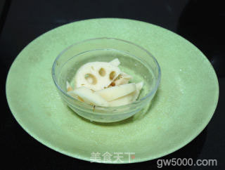 黑豆莲藕排骨汤的做法步骤：4