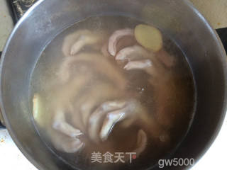 卤鸭掌的做法步骤：2