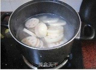 莲藕排骨汤的做法步骤：6