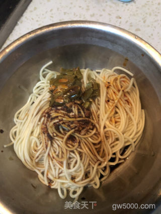 香辣热干面的做法步骤：4