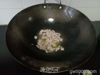 豆芽炒热干面的做法步骤：3