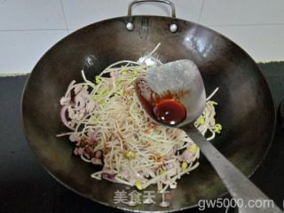 豆芽炒热干面的做法步骤：7