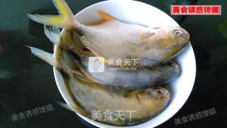 红烧金鲳鱼的做法步骤：1