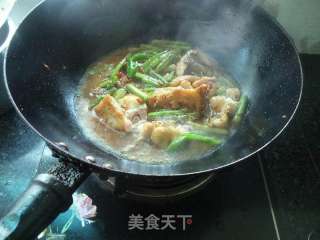 红苔菜煮鱼的做法步骤：11
