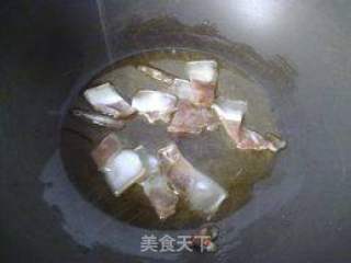 腊肉炒红菜苔的做法步骤：3