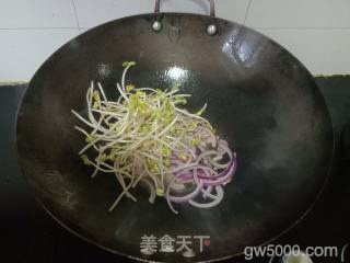 豆芽炒热干面的做法步骤：4
