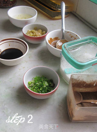 湖北名小吃——｛热干面｝的做法步骤：2