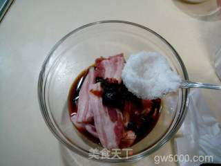 时令美食“荷叶粉蒸肉”的做法步骤：3