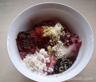 土豆粉蒸肉的做法步骤：4