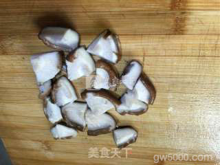 香菇板栗鸡腿煲的做法步骤：6