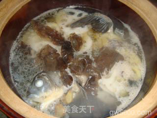 鲫鱼莲藕汤的做法步骤：7