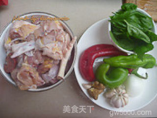 三杯鸡的做法步骤：1