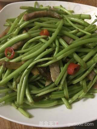 藜蒿炒腊肉的做法步骤：5