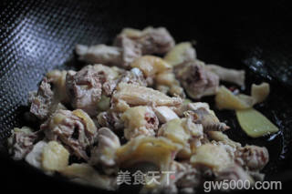 赣州菜肴三杯鸡的做法的做法步骤：3