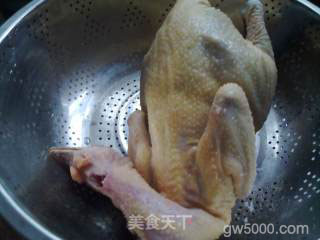三杯鸡的做法步骤：1