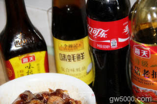 可乐板栗鸡的做法步骤：1